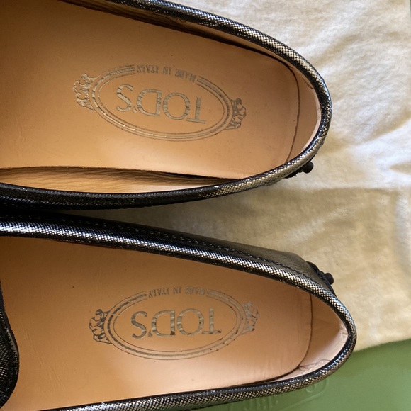 Women’s New Years shoe! PRISTINE deep silver TODS driving shoe. - Picture 4 of 7